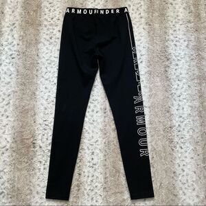 [S] Under Armour Classic Black & White Rubber Graphic Legging Soft & Fitted